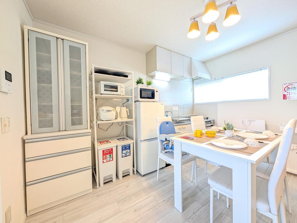 Kitchen or kitchenette, Dining area, Food, stove, toaster