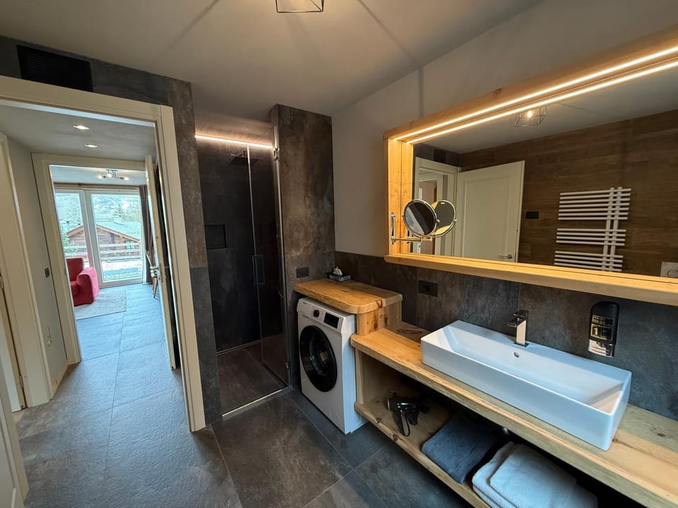 Shower, Bathroom, washing machine