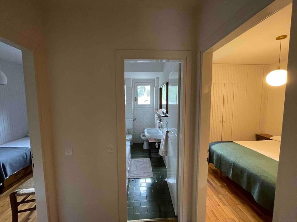 Bed, Bathroom, Photo of the whole room, Bedroom