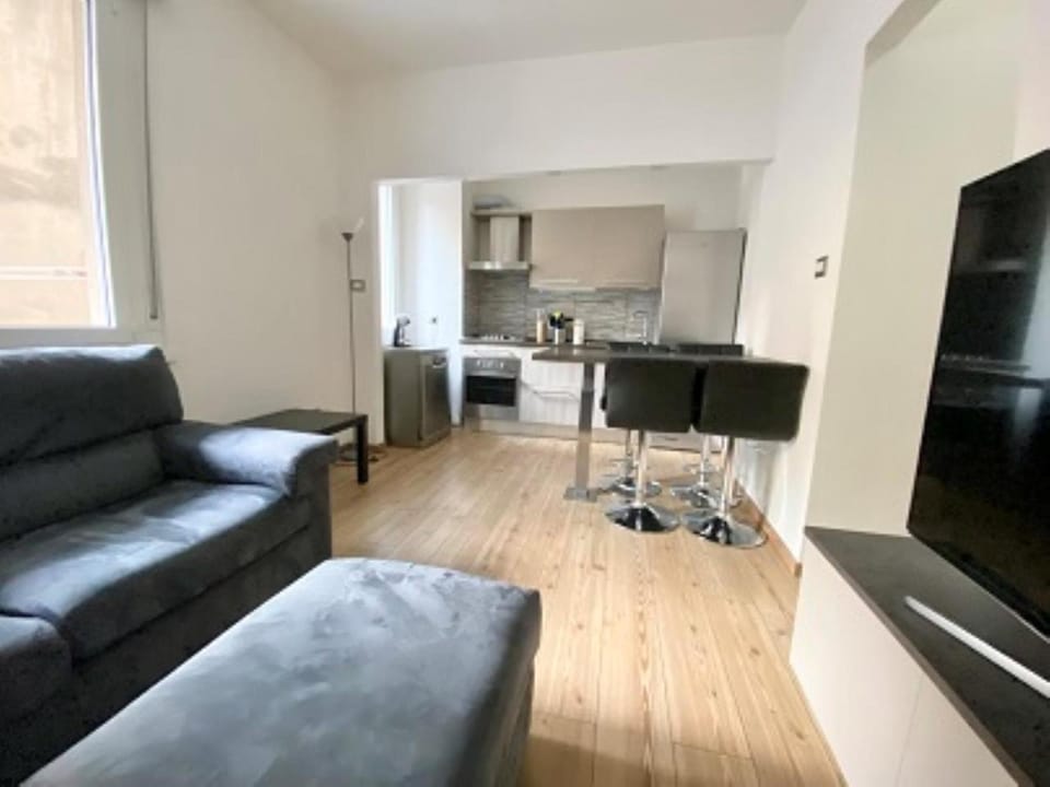 Kitchen or kitchenette, Living room, Seating area, kitchen