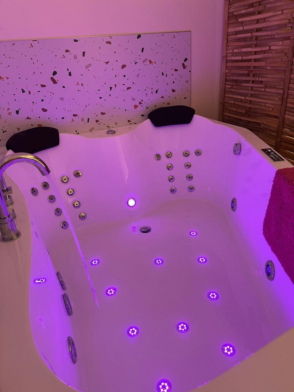 La Tendre Escale - love room, Sauna et balnéo House in Brittany