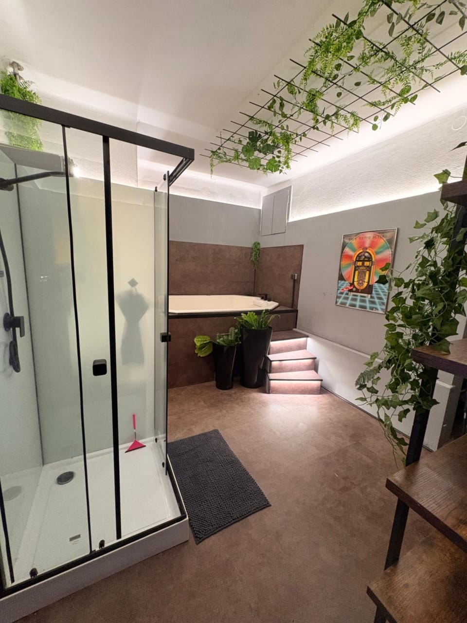 Hot Tub, Bathroom
