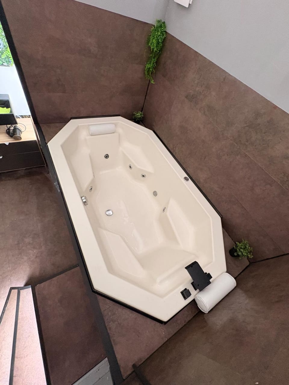 Hot Tub, Hot Tub