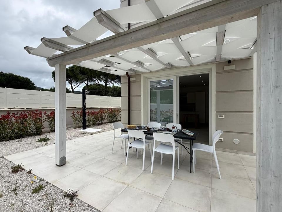 Property building, Patio, Day, Garden view