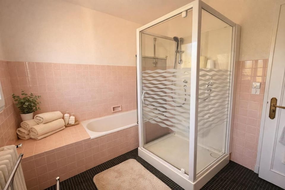 Shower, Bathroom, Bath, towels