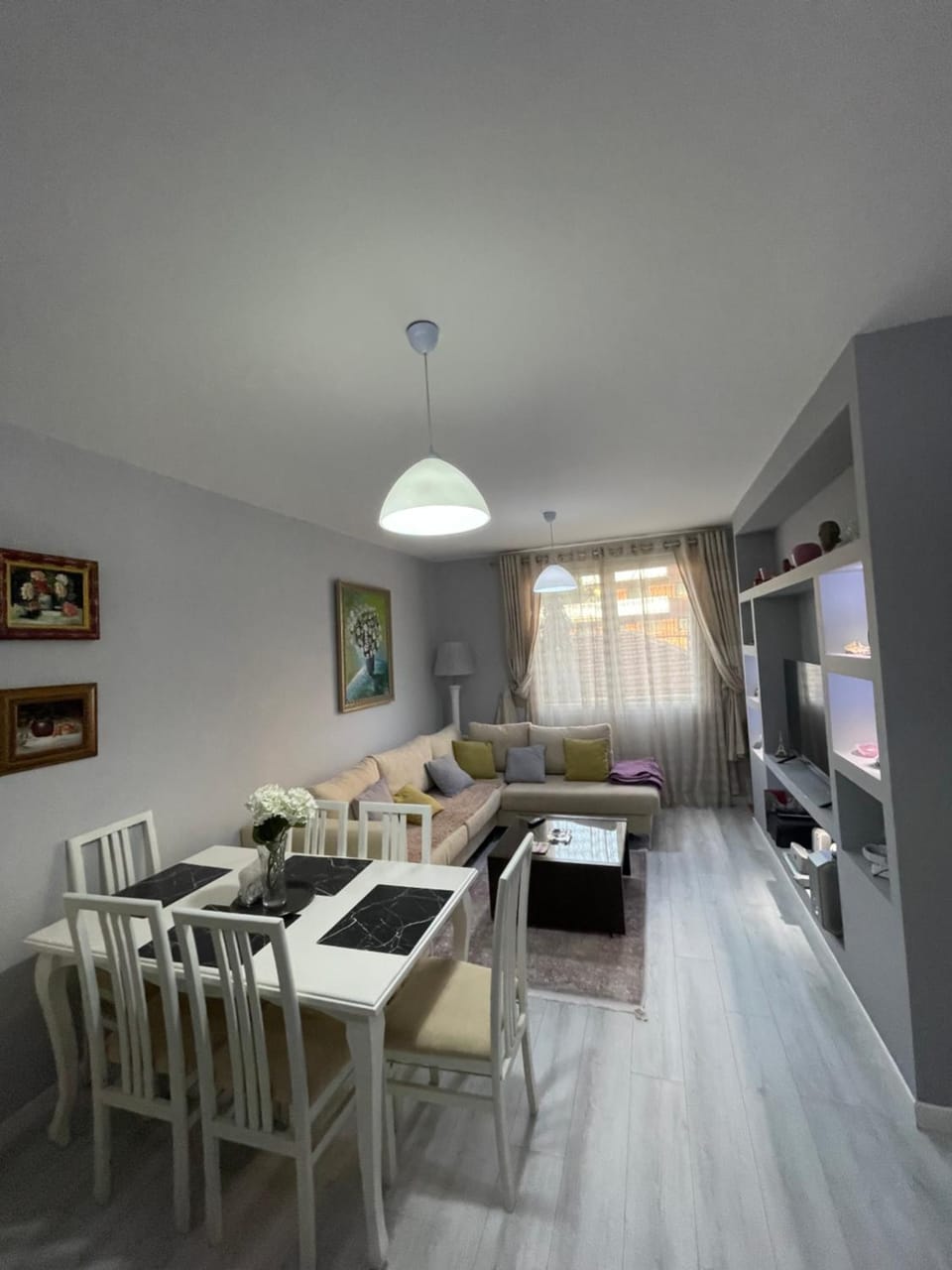 Seating area, Dining area