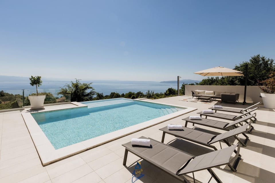 Seating area, Pool view, Sea view, Swimming pool, sunbed