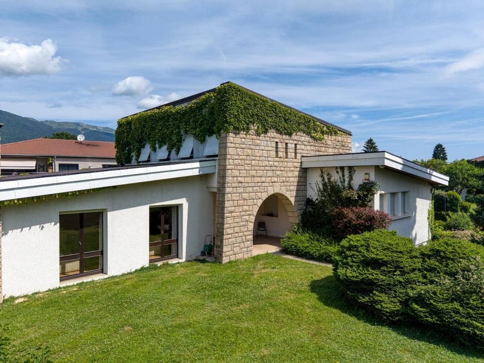Property building, Garden