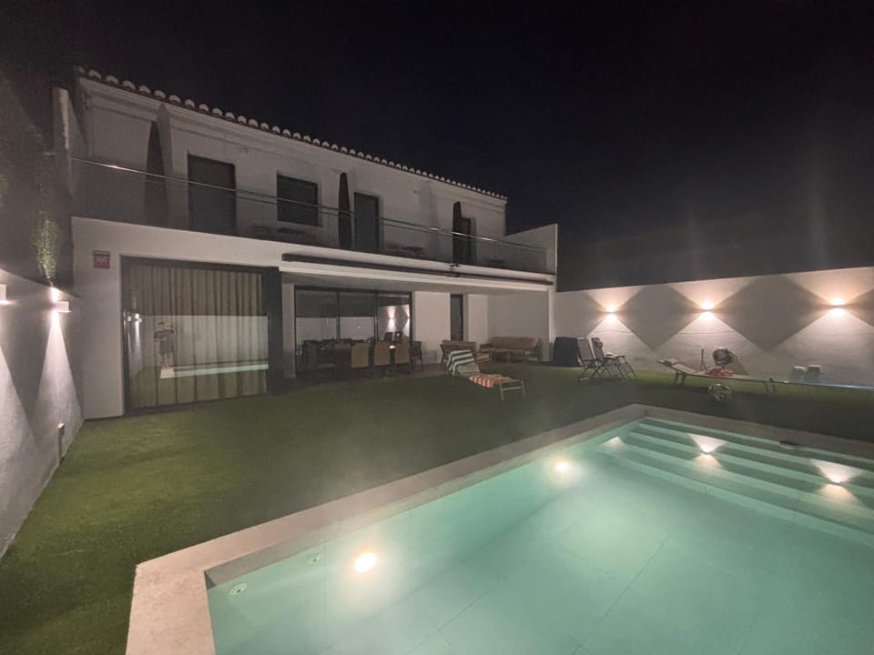 Balcony/Terrace, Swimming pool