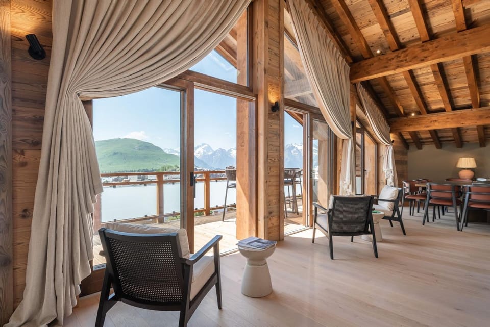 Living room, Mountain view