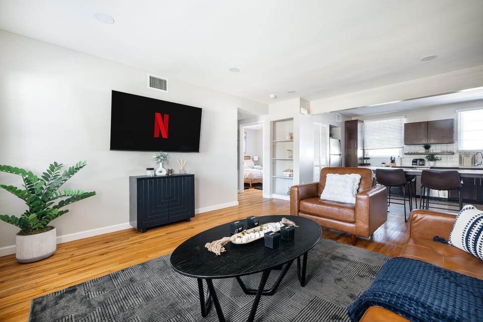 Communal lounge/ TV room, TV and multimedia, Kitchen or kitchenette, Living room, Seating area, Dining area, Evening entertainment