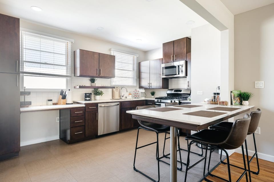 Kitchen or kitchenette, Dining area, dishwasher, minibar, oven, pet friendly, stove, toaster