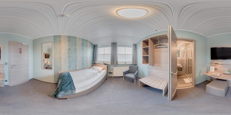 Bed, TV and multimedia, Photo of the whole room, Seating area, hair dresser