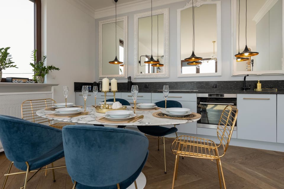 Kitchen or kitchenette, Living room, Seating area