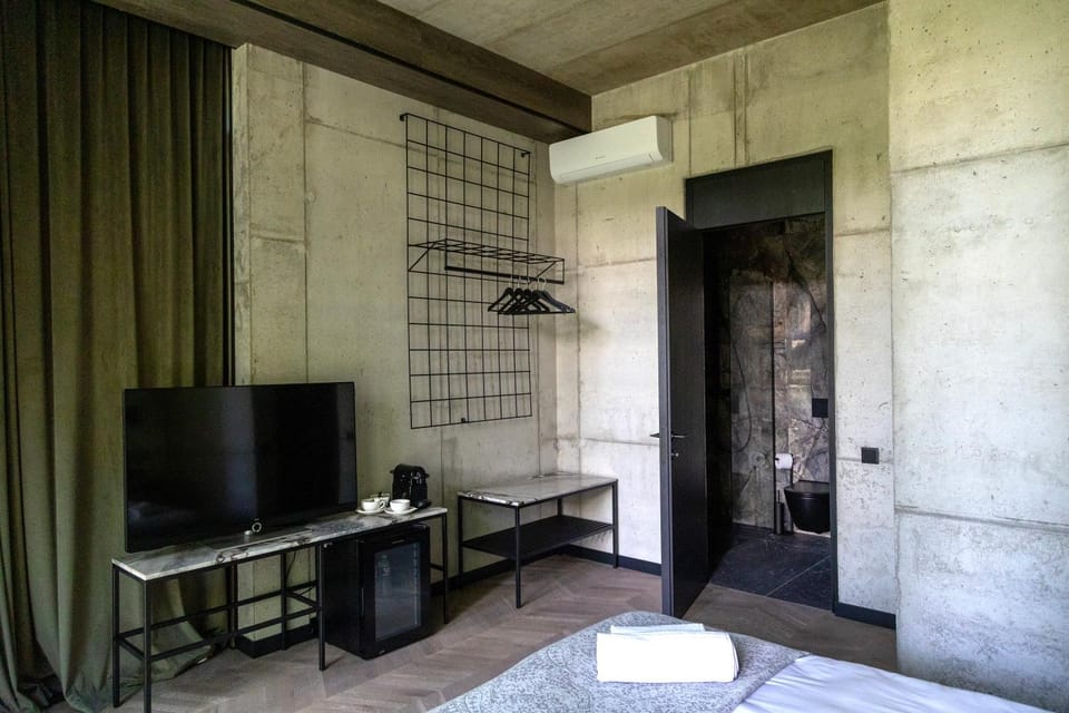 TV and multimedia, Bedroom, air conditioner