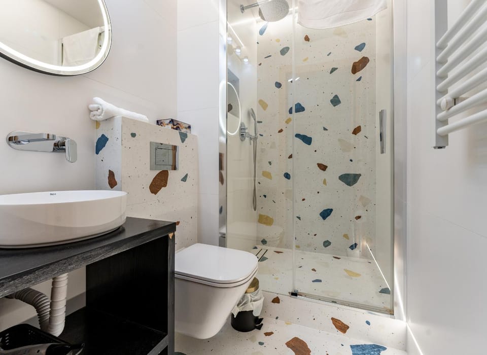 Shower, Toilet, Bathroom, towels