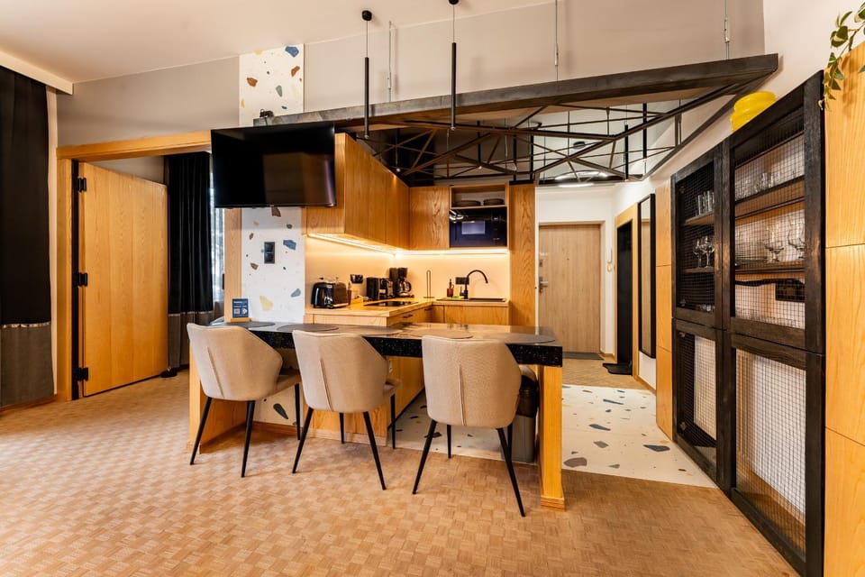 Kitchen or kitchenette, Dining area, oven, stove