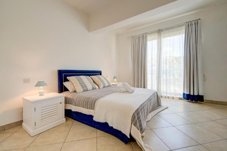 Luxury 3BR Portomaso Sea & Marina View Apartment in Saint Julians