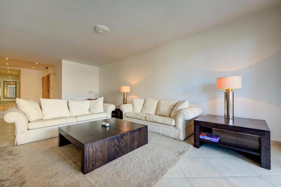 Luxury 3BR Portomaso Sea & Marina View Apartment in Saint Julians