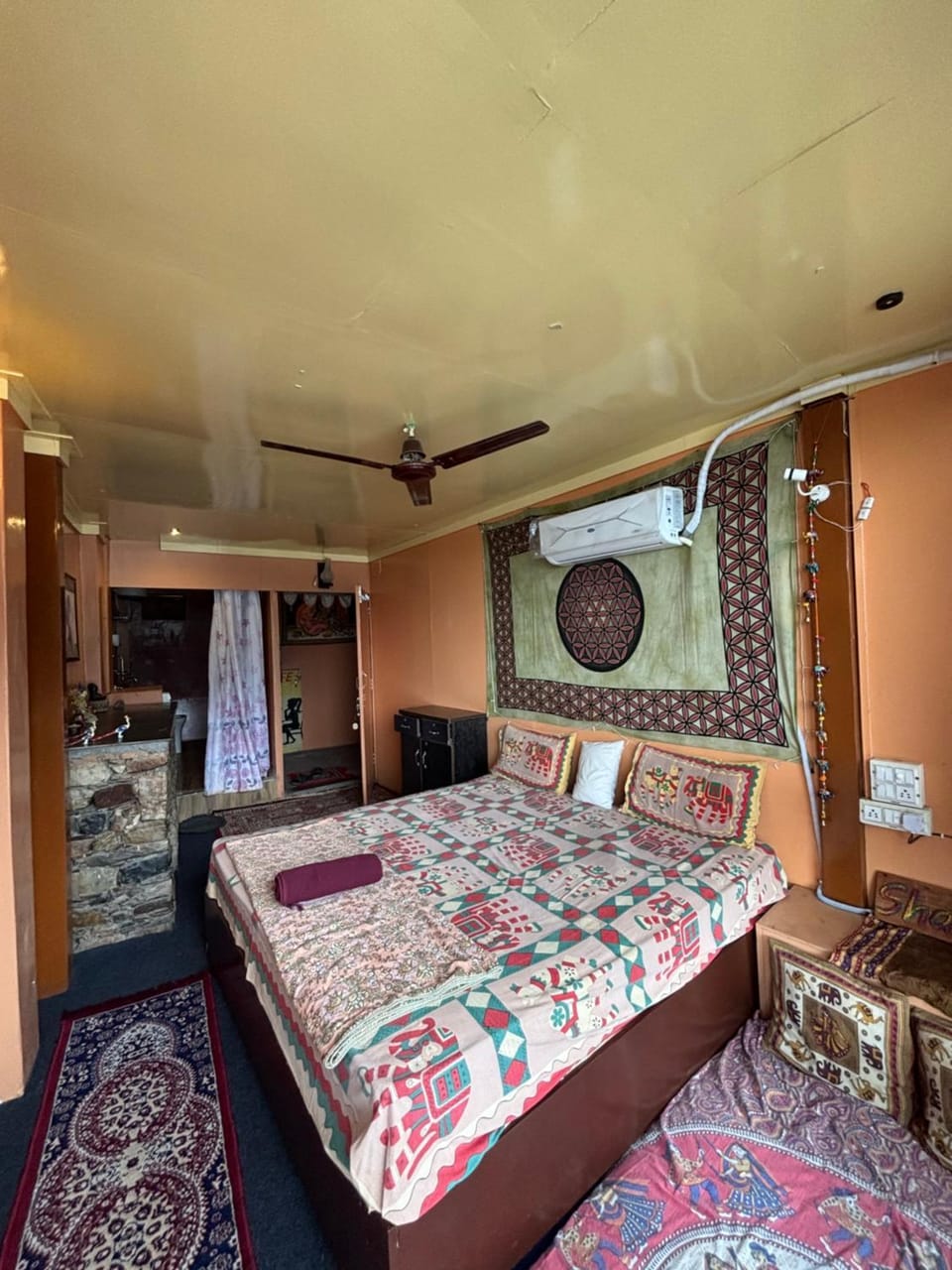 Om Guesthouse Bed and Breakfast in Rishikesh