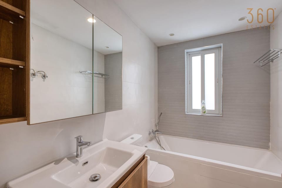 Shower, Toilet, Bathroom, Bath, towels