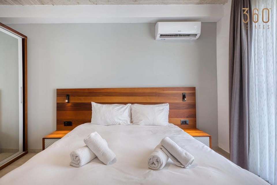 Bed, Photo of the whole room, Bedroom, towels, air conditioner