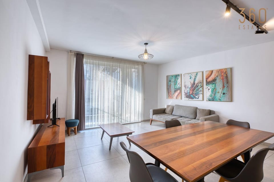 TV and multimedia, Living room, Seating area, Dining area, fireplace