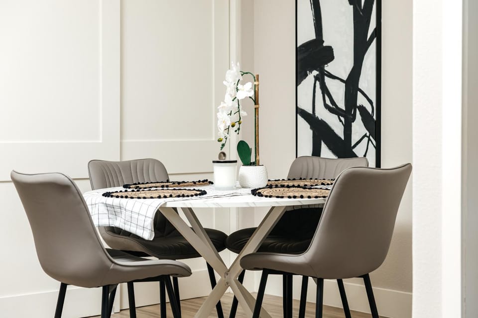 Living room, Seating area, Dining area