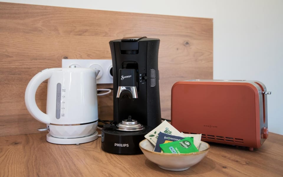 Coffee/tea facilities, toaster