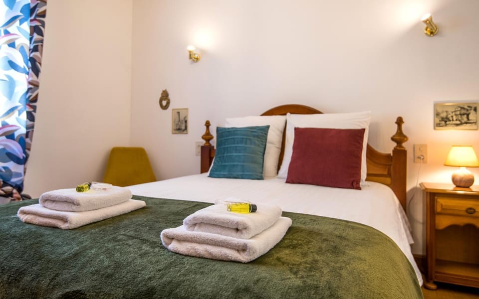 Bed, Photo of the whole room, towels