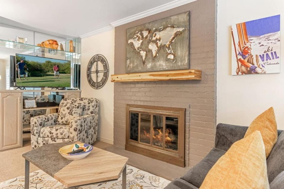 Creekside Condo in Vail Village I Walk to Gondola House in Vail