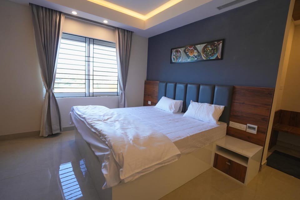 TV and multimedia, Photo of the whole room, Bedroom