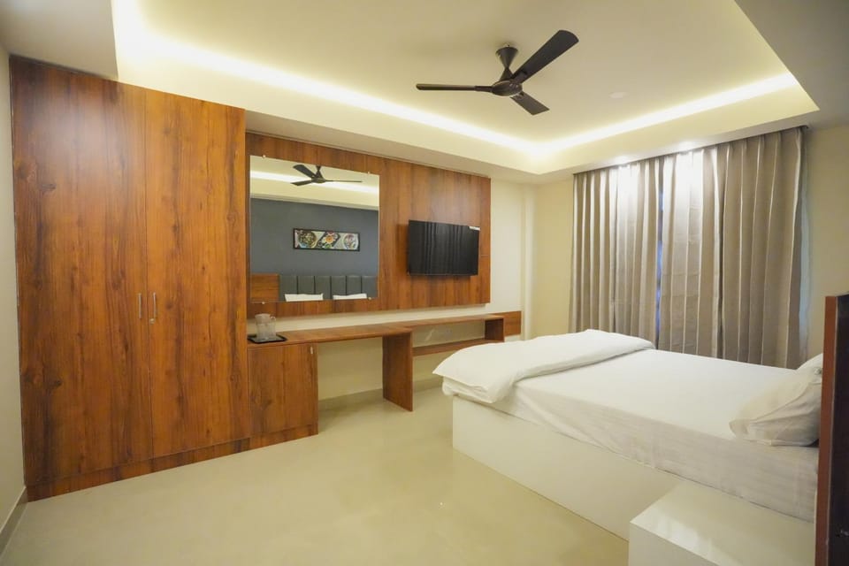 Communal lounge/ TV room, Bed, TV and multimedia, Photo of the whole room, Bedroom, air conditioner