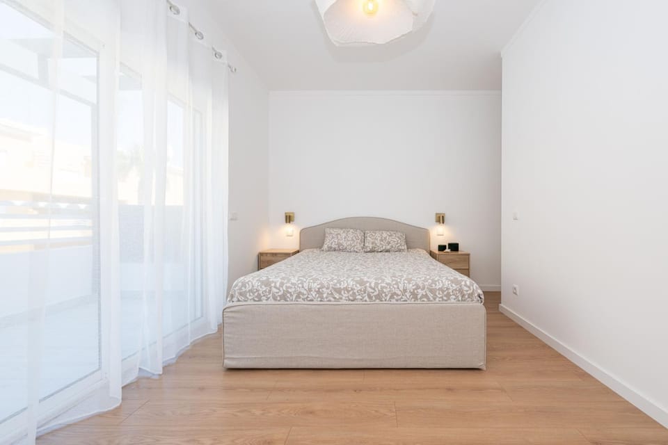 Bedroom, wardrobe, air conditioner