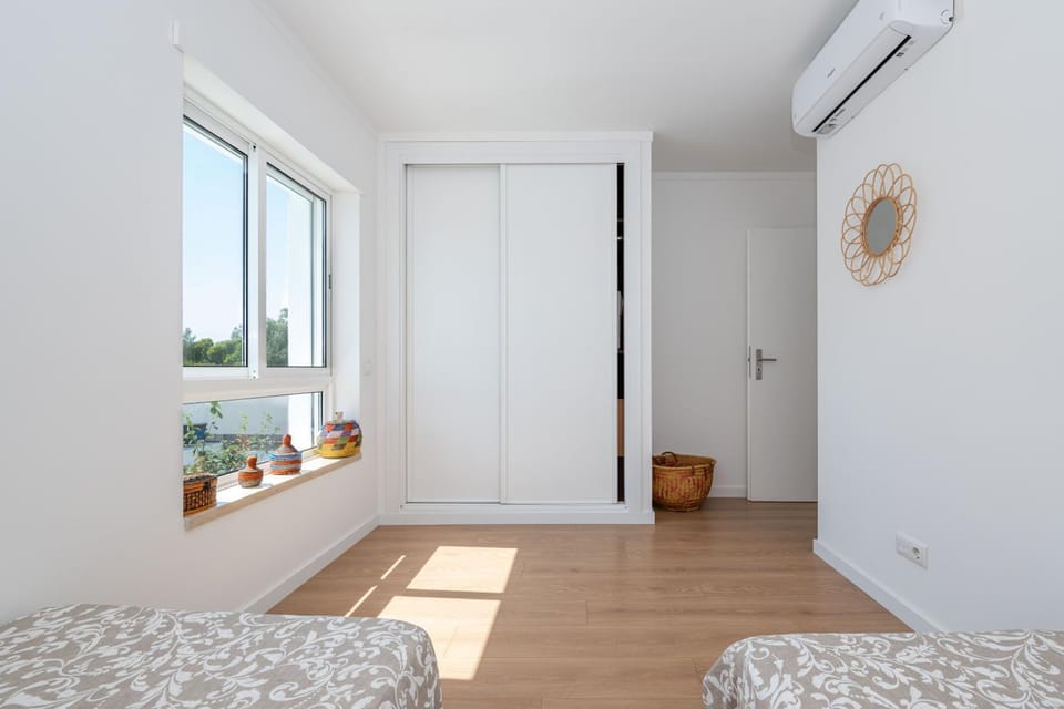 Bedroom, wardrobe, air conditioner