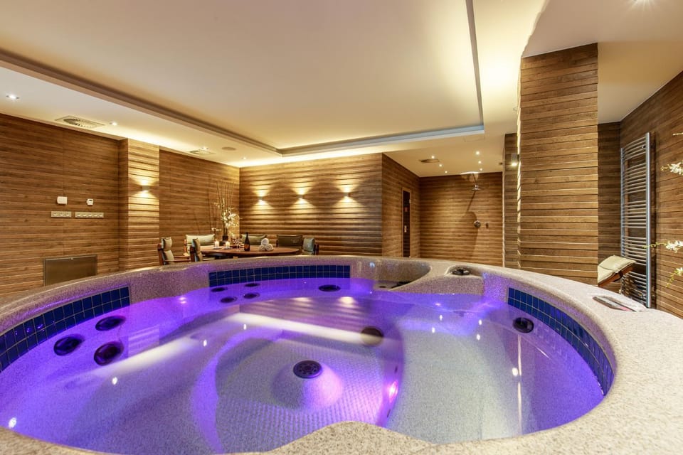 Hot Tub, Sauna, Spa and wellness centre/facilities