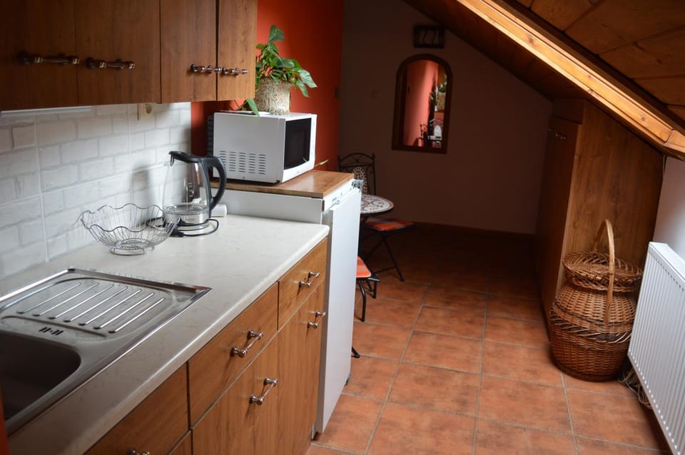 Kitchen or kitchenette, Seating area
