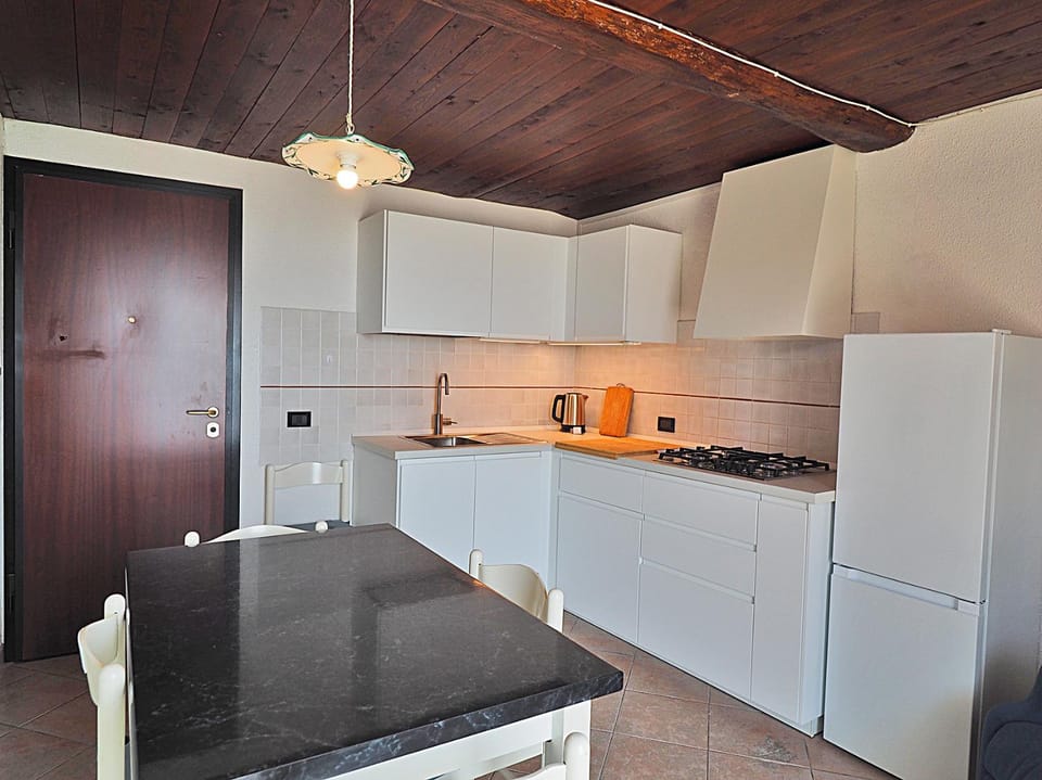 Dining area, kitchen