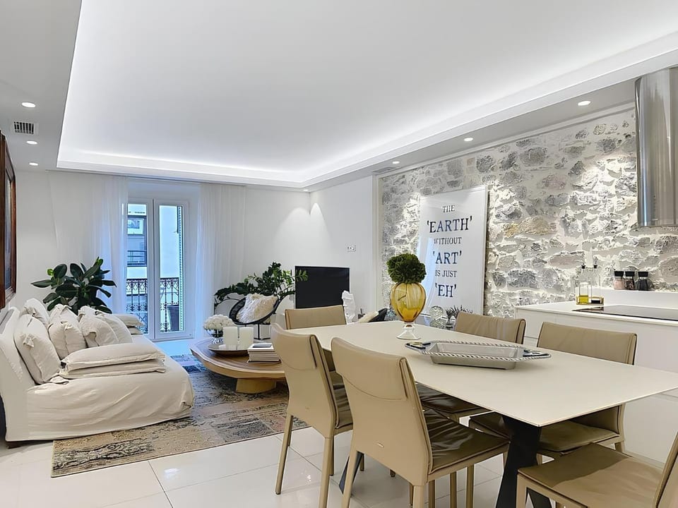 TV and multimedia, Living room, Dining area