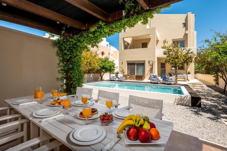 Property building, Swimming pool, Breakfast