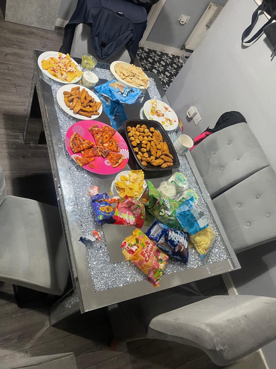 Living room, Food and drinks, Seating area, Food, Drinks