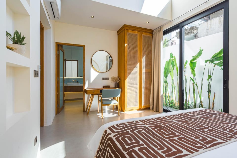 Bed, Photo of the whole room, Bedroom, wardrobe, air conditioner