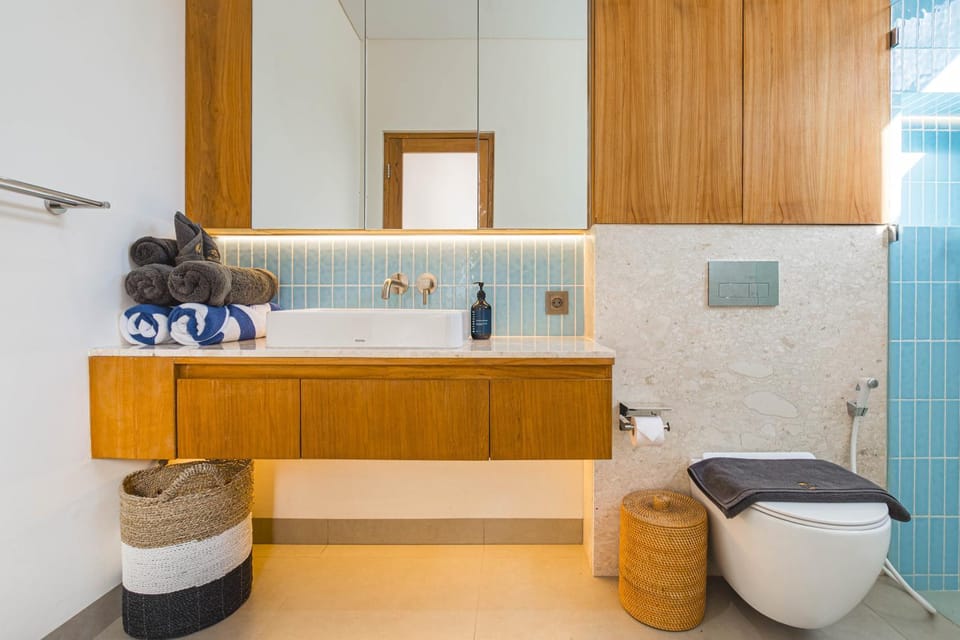 Toilet, Bathroom, towels