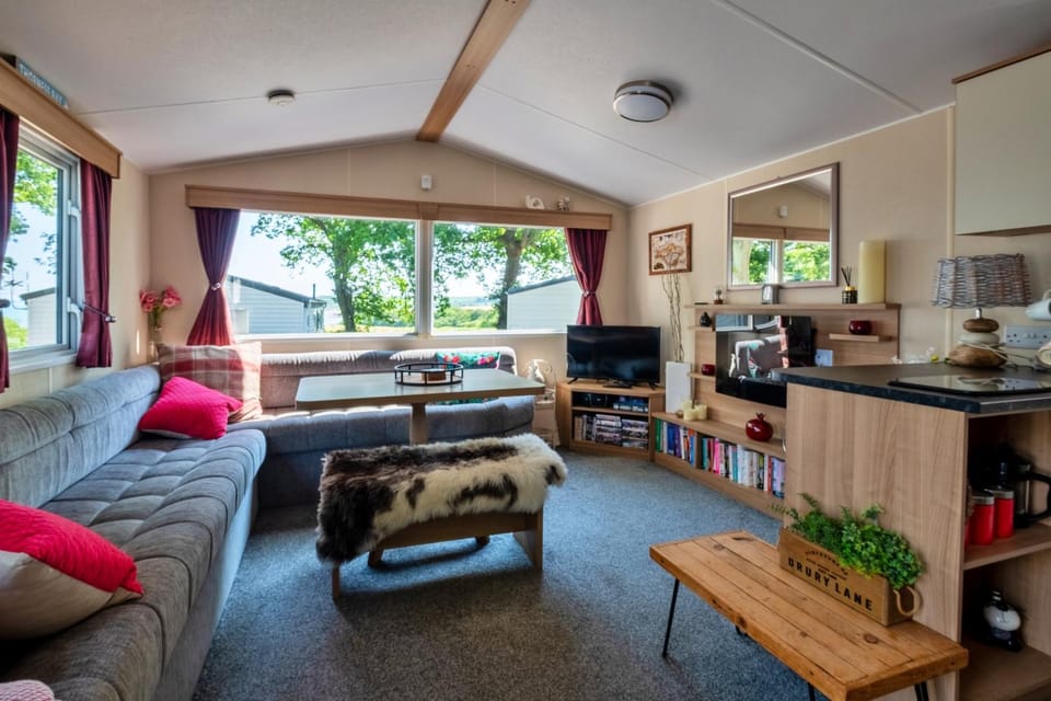 Communal lounge/ TV room, Living room