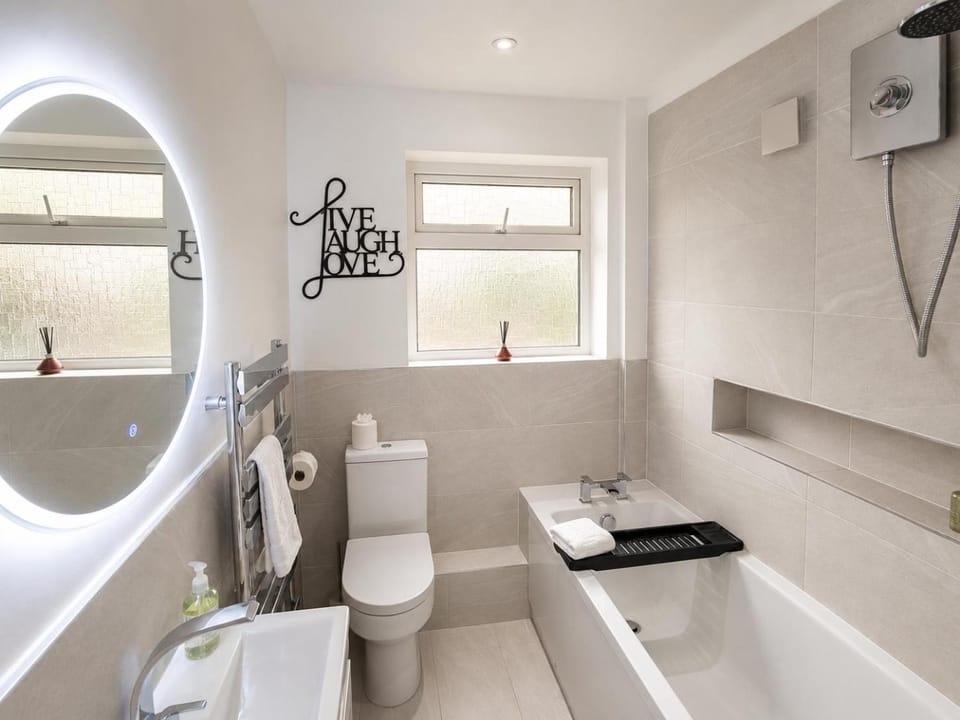 Shower, Toilet, Bathroom, Bath, towels