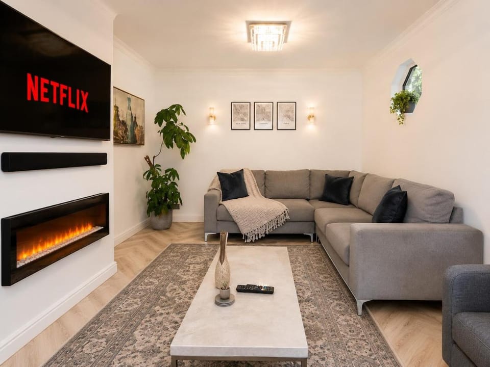 TV and multimedia, Living room, Seating area