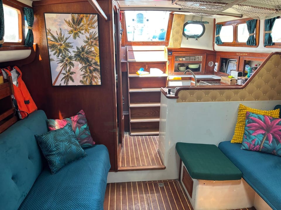 Sailboat RAVER Docked boat in Alvor