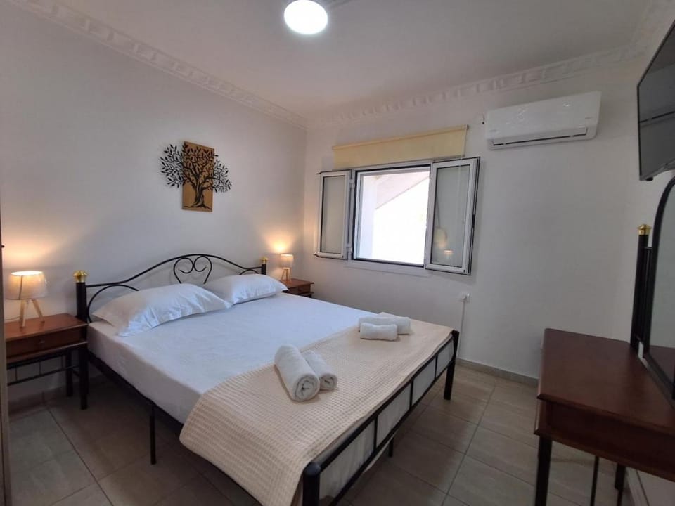 Vacation home in the area of Gefyra, Monemvasia House in Peloponnese Region