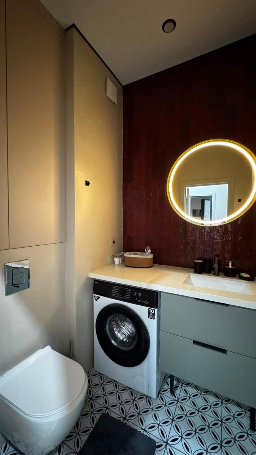 Toilet, Bathroom, Bath, towels, washing machine