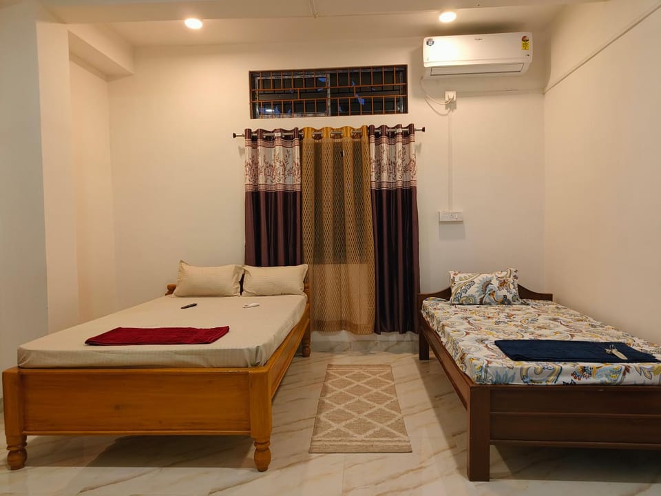 Bed, Photo of the whole room, Bedroom, air conditioner
